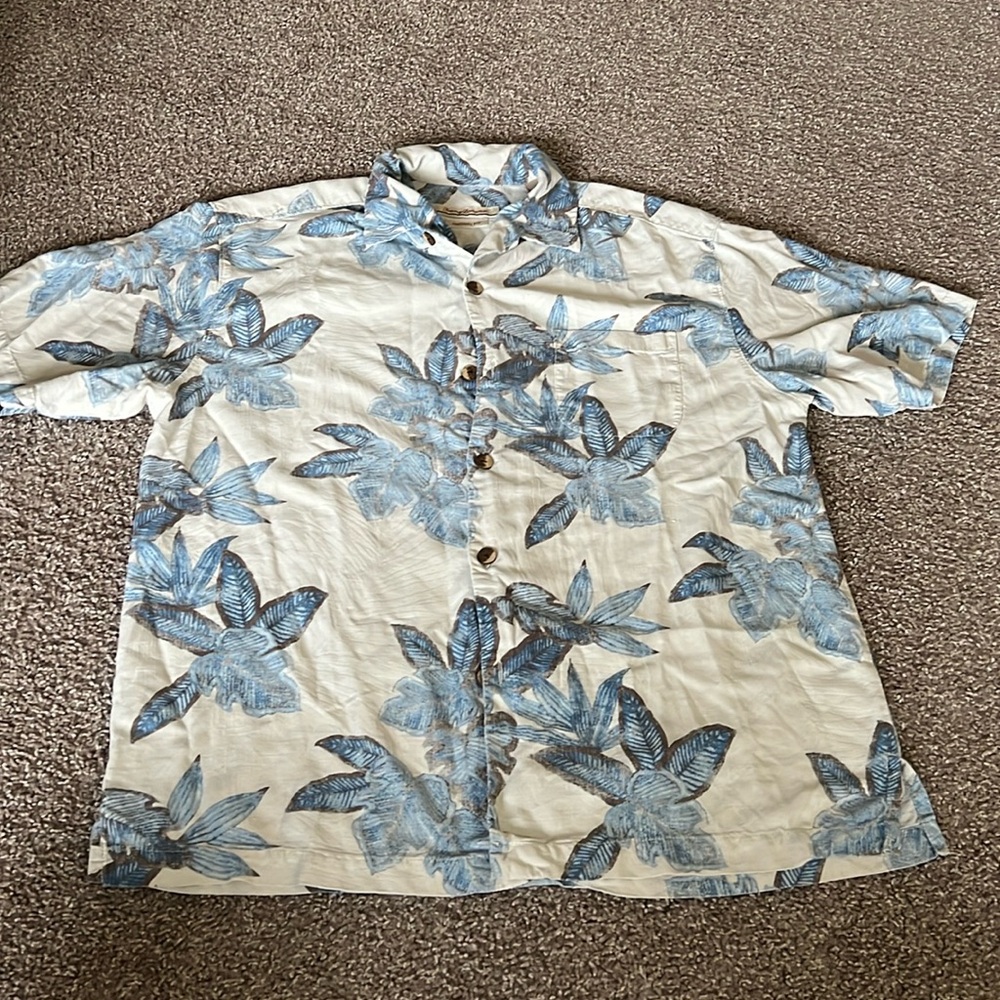 Tommy Bahama 100% silk floral print  button down shirt
